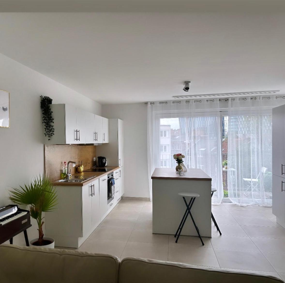 2 Bedrooms Luxury Apartment - Guillemins Liegi Esterno foto